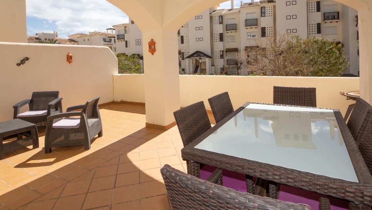 2 makuuhuone Huoneisto myytävänä paikassa La Duquesa / Puerto de la Duquesa mukana uima-altaan 
autotalli - 269 000 € (Ref: 9304839)