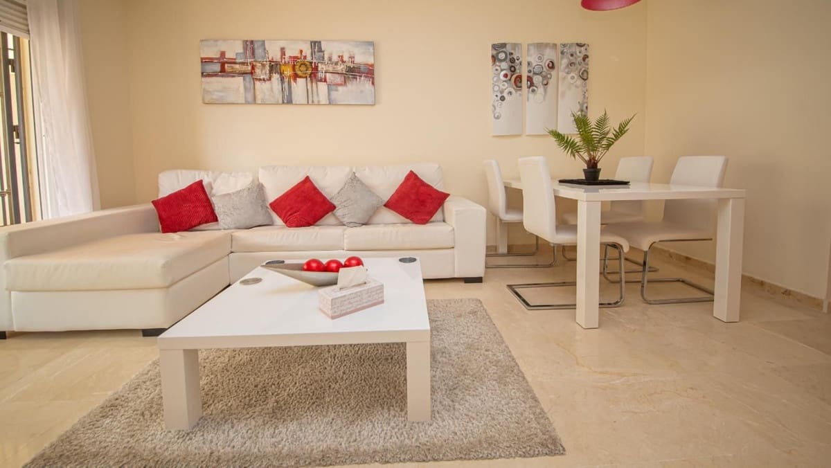 2 makuuhuone Huoneisto myytävänä paikassa La Duquesa / Puerto de la Duquesa mukana uima-altaan 
autotalli - 269 000 € (Ref: 9304839)