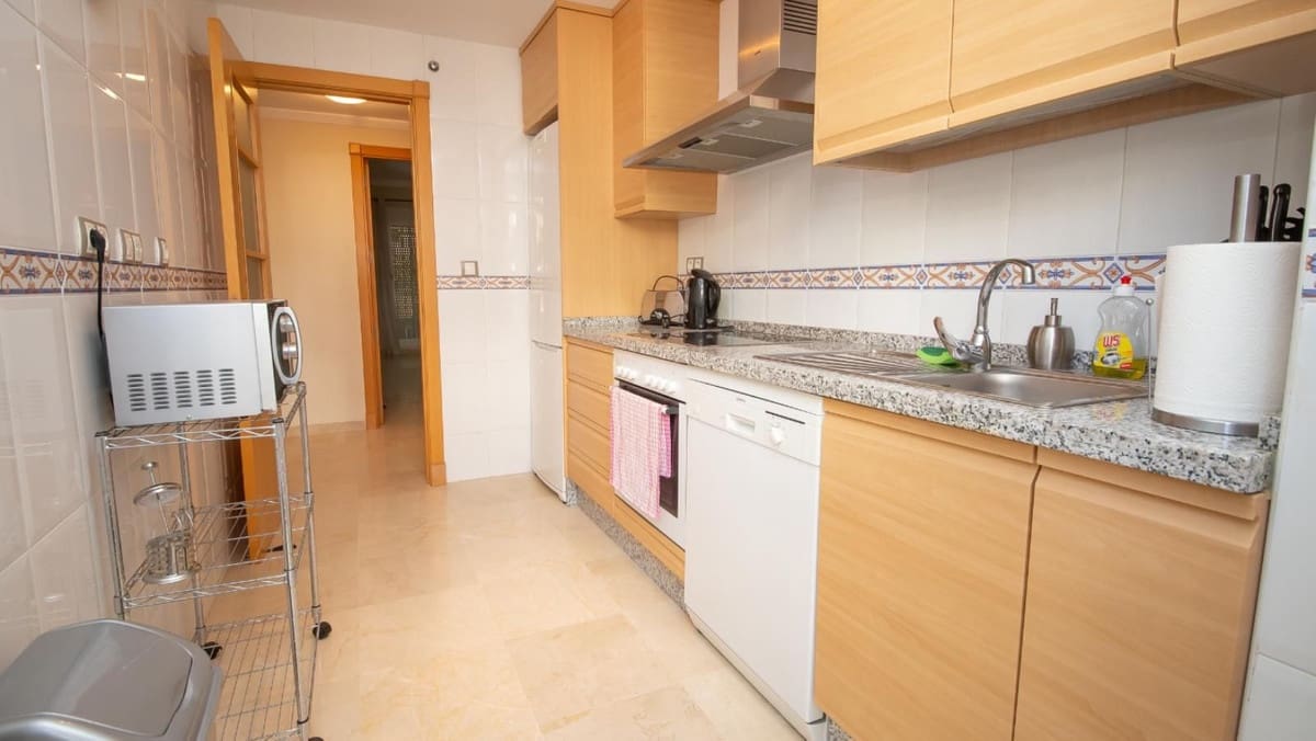 2 makuuhuone Huoneisto myytävänä paikassa La Duquesa / Puerto de la Duquesa mukana uima-altaan 
autotalli - 269 000 € (Ref: 9304839)