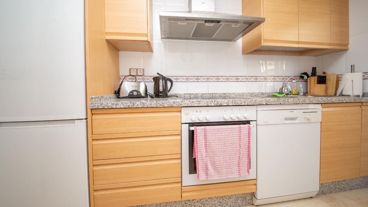 2 makuuhuone Huoneisto myytävänä paikassa La Duquesa / Puerto de la Duquesa mukana uima-altaan 
autotalli - 269 000 € (Ref: 9304839)