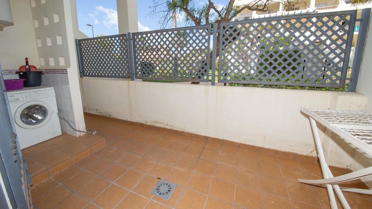 2 makuuhuone Huoneisto myytävänä paikassa La Duquesa / Puerto de la Duquesa mukana uima-altaan 
autotalli - 269 000 € (Ref: 9304839)