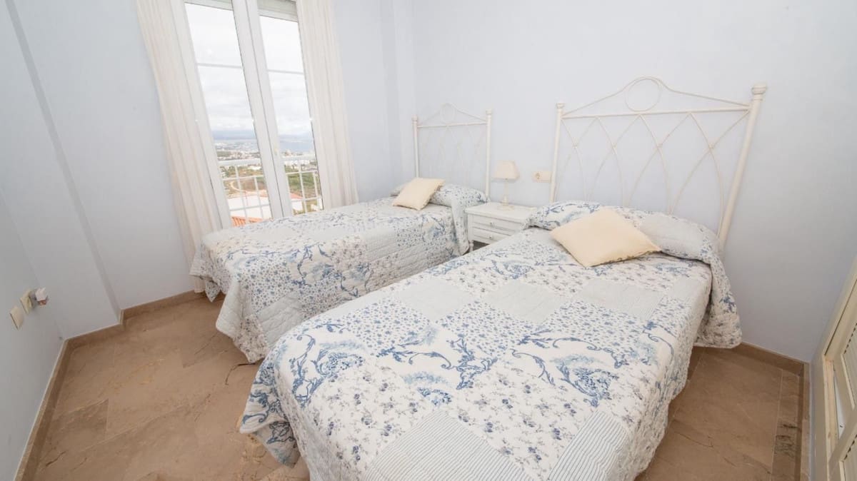 2 soverom Leilighet til salgs i La Duquesa / Puerto de la Duquesa med svømmebasseng - € 219 950 (Ref: 9304840)