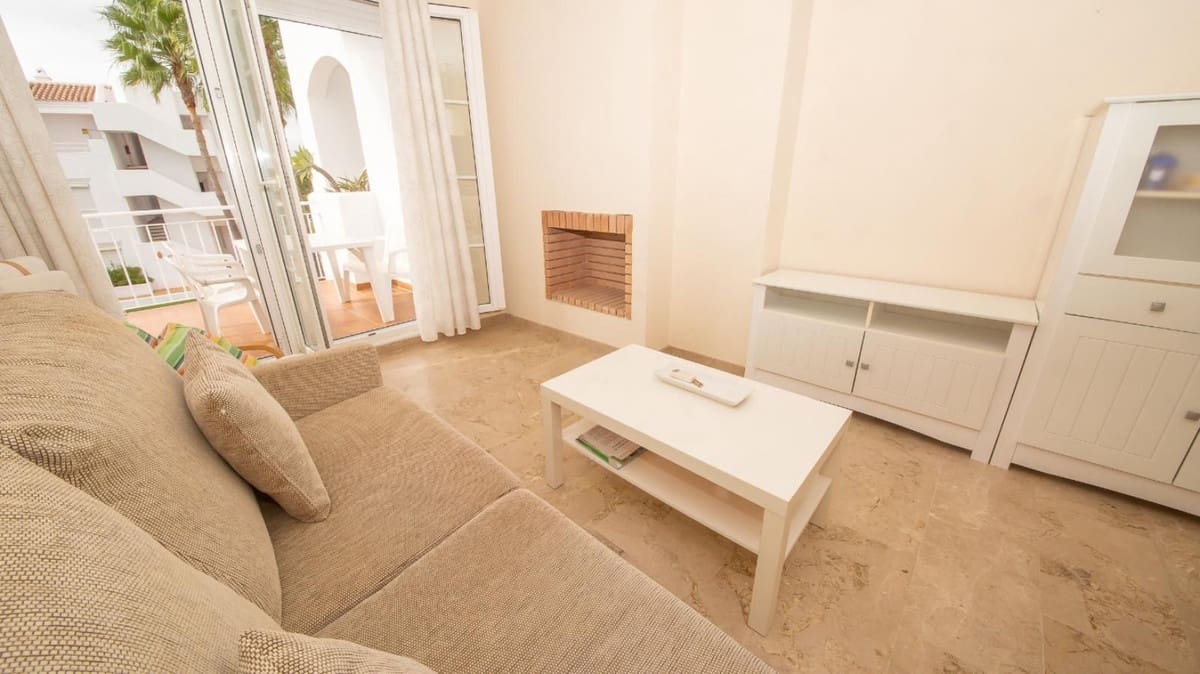 2 bedroom Apartment for sale in La Duquesa / Puerto de la Duquesa with pool - € 219,950 (Ref: 9304840)