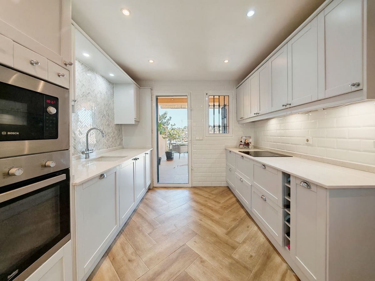 3 makuuhuone Paritalo myytävänä paikassa Riviera del Sol mukana uima-altaan 
autotalli - 474 000 € (Ref: 9306720)