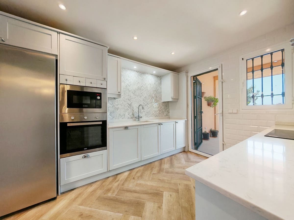 3 makuuhuone Paritalo myytävänä paikassa Riviera del Sol mukana uima-altaan 
autotalli - 474 000 € (Ref: 9306720)