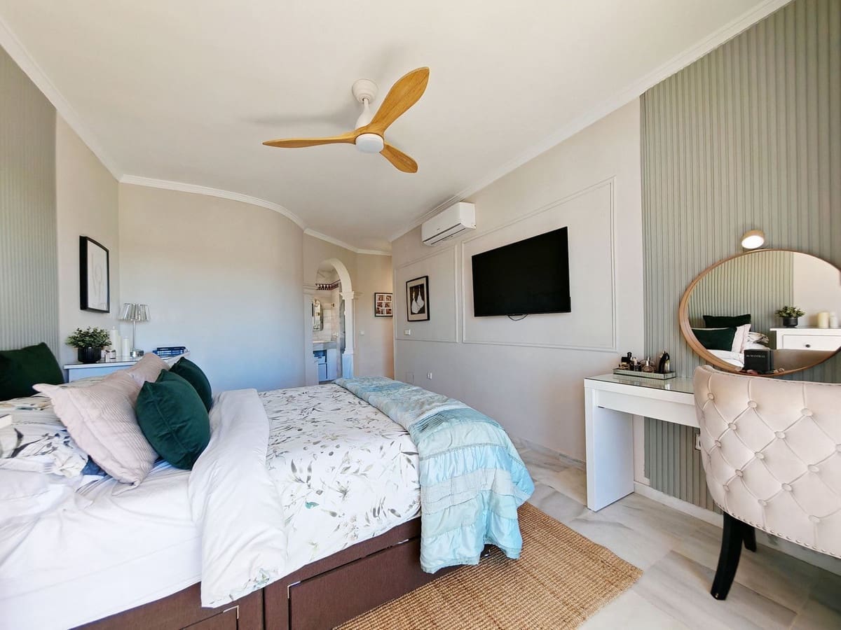 3 makuuhuone Paritalo myytävänä paikassa Riviera del Sol mukana uima-altaan 
autotalli - 474 000 € (Ref: 9306720)