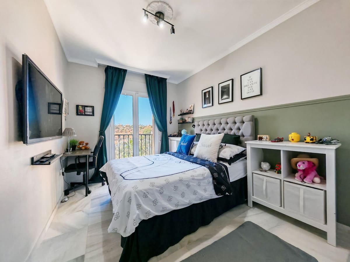 3 makuuhuone Paritalo myytävänä paikassa Riviera del Sol mukana uima-altaan 
autotalli - 474 000 € (Ref: 9306720)