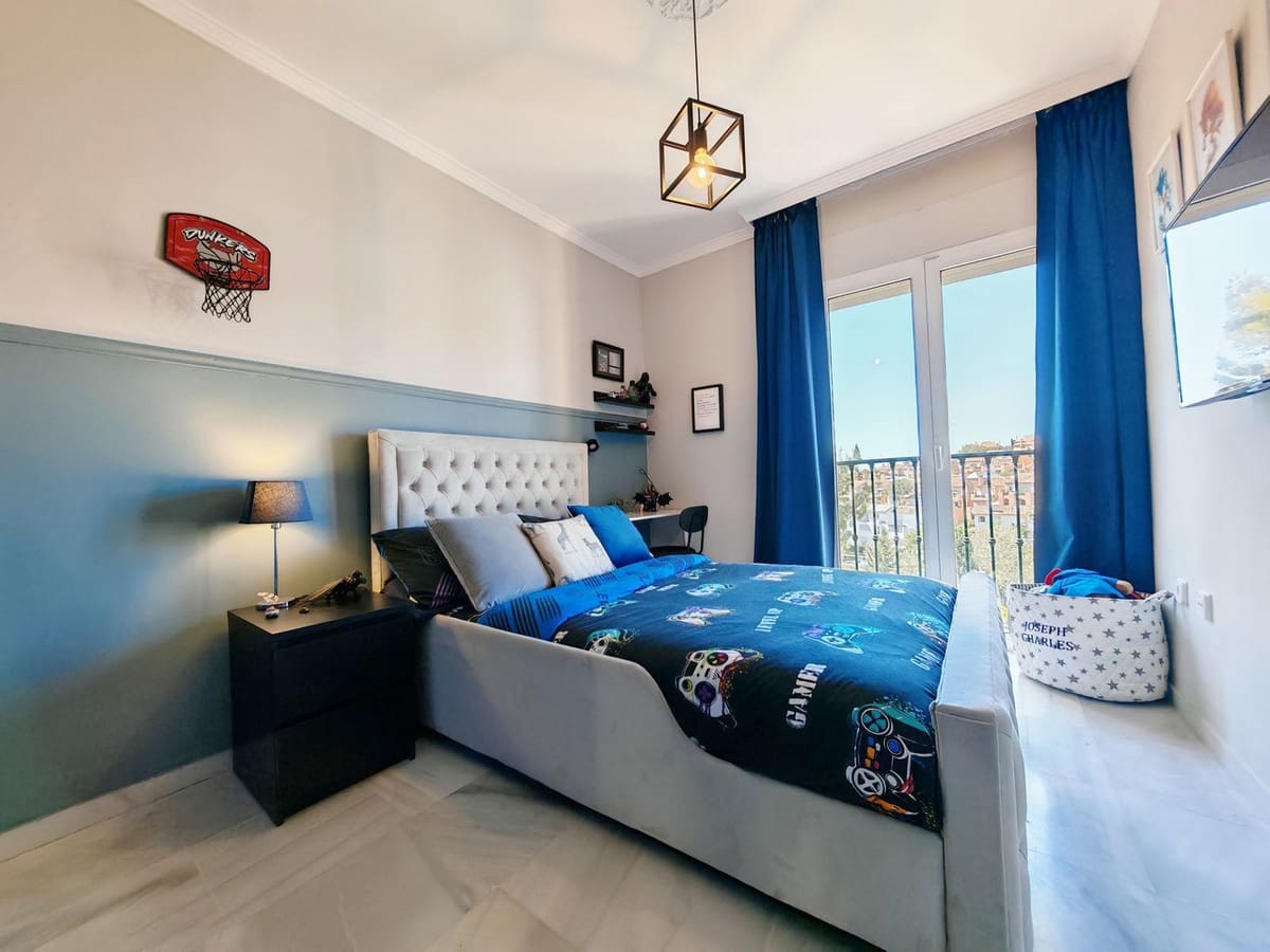 3 makuuhuone Paritalo myytävänä paikassa Riviera del Sol mukana uima-altaan 
autotalli - 474 000 € (Ref: 9306720)