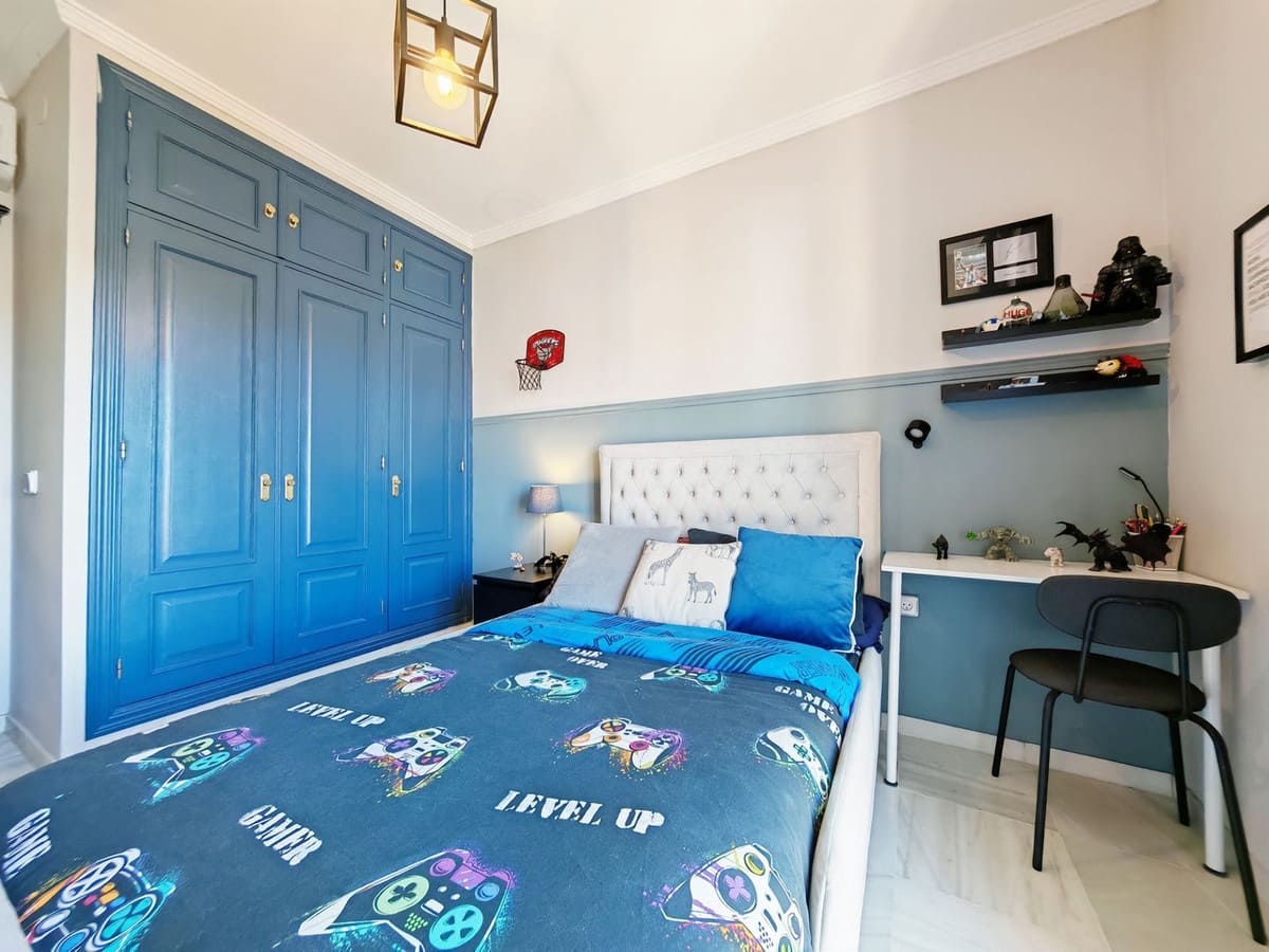 3 makuuhuone Paritalo myytävänä paikassa Riviera del Sol mukana uima-altaan 
autotalli - 474 000 € (Ref: 9306720)