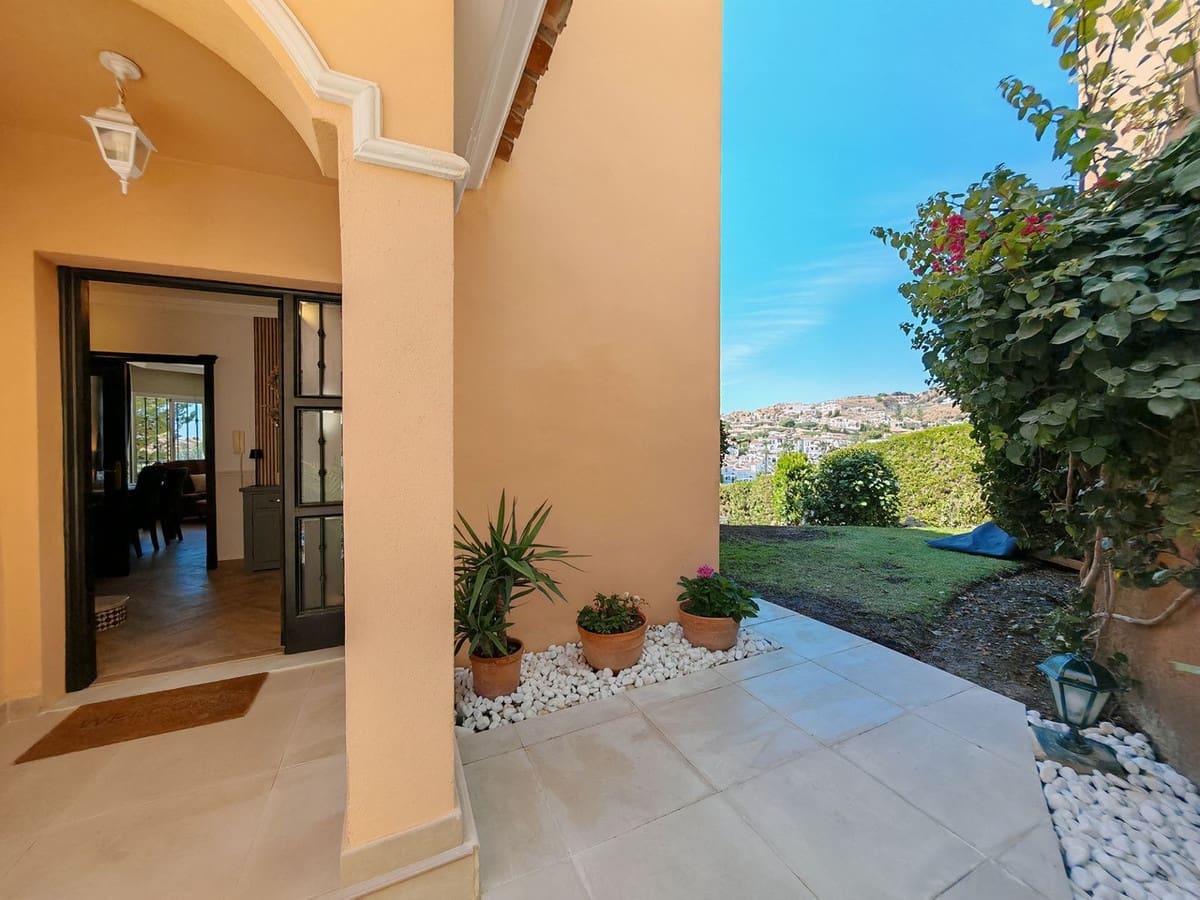 3 makuuhuone Paritalo myytävänä paikassa Riviera del Sol mukana uima-altaan 
autotalli - 474 000 € (Ref: 9306720)