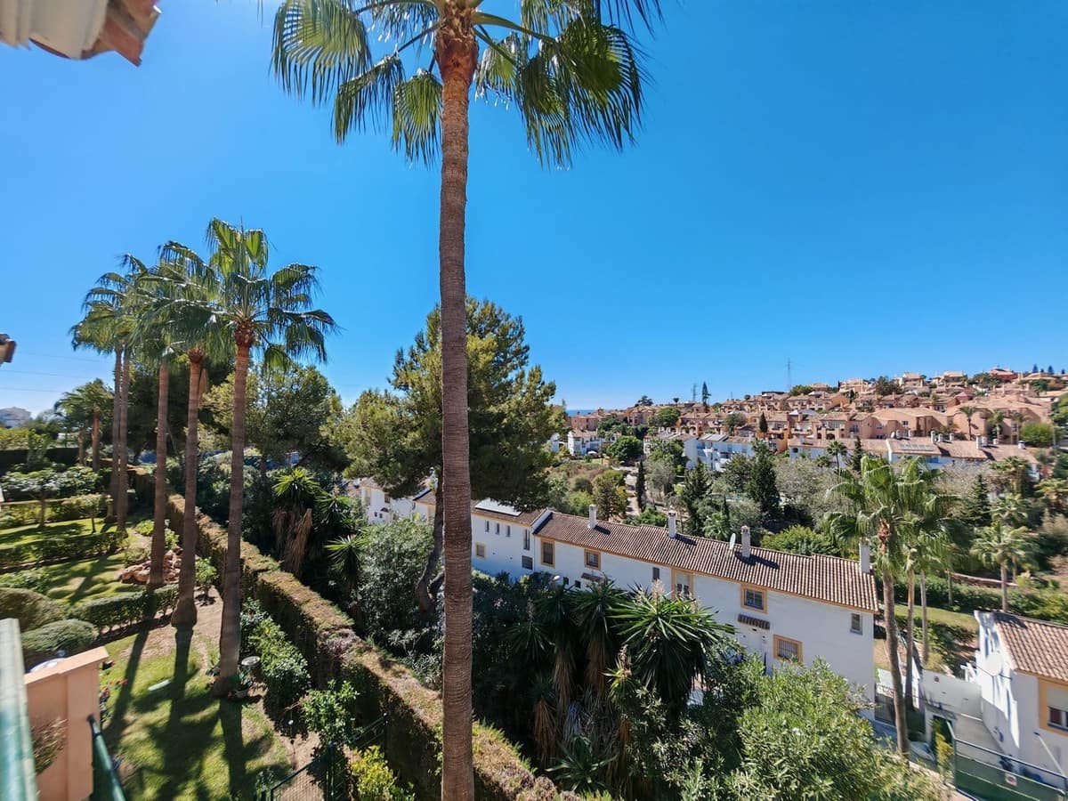 3 makuuhuone Paritalo myytävänä paikassa Riviera del Sol mukana uima-altaan 
autotalli - 474 000 € (Ref: 9306720)