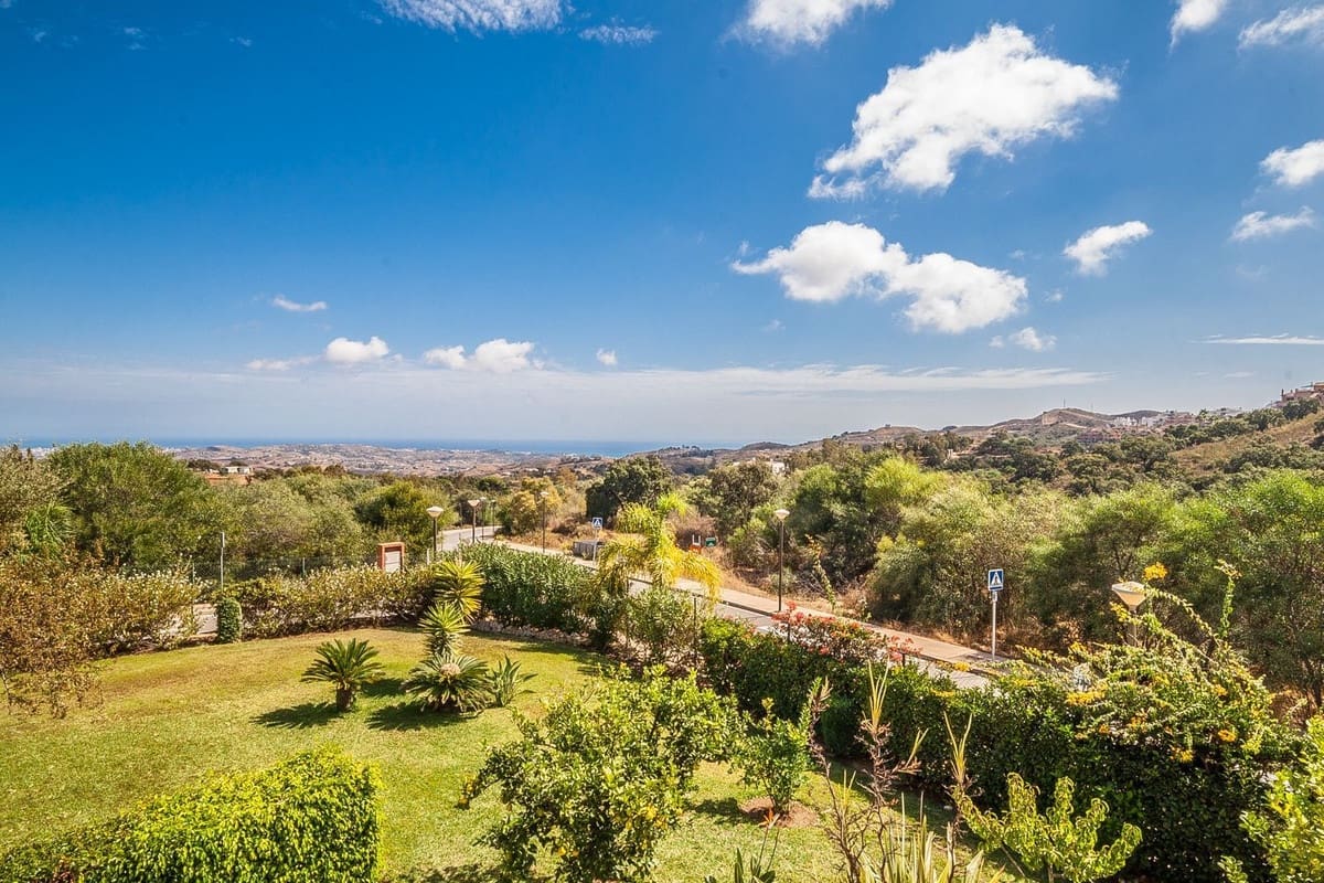 2 bedroom Apartment for sale in La Mairena with pool garage - € 385,000 (Ref: 9306721)