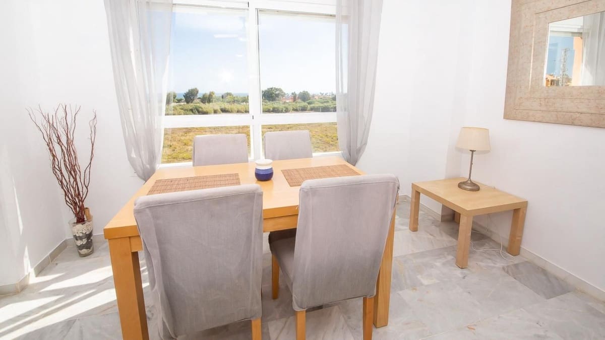 2 soveværelse Lejlighed til salg i La Duquesa / Puerto de la Duquesa med swimmingpool garage - € 229.000 (Ref: 9311152)