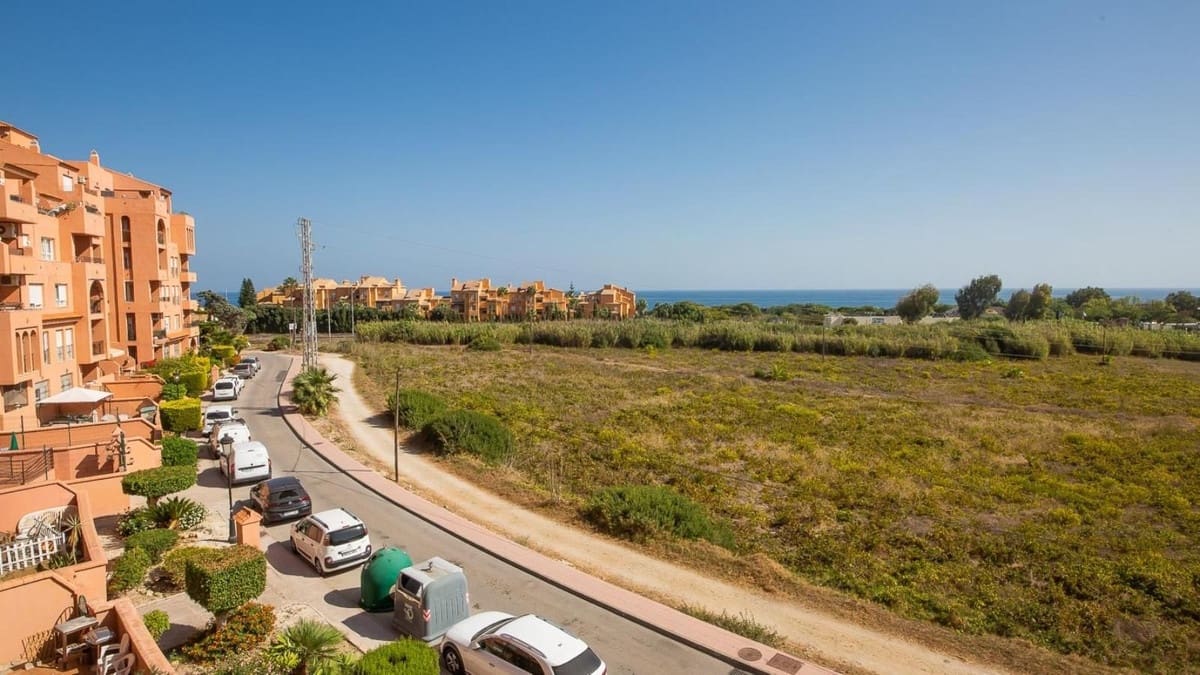 2 soveværelse Lejlighed til salg i La Duquesa / Puerto de la Duquesa med swimmingpool garage - € 229.000 (Ref: 9311152)