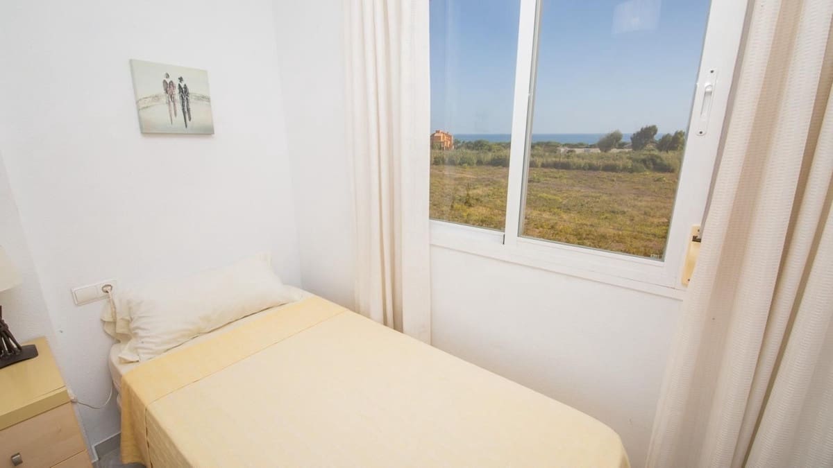 2 soveværelse Lejlighed til salg i La Duquesa / Puerto de la Duquesa med swimmingpool garage - € 229.000 (Ref: 9311152)