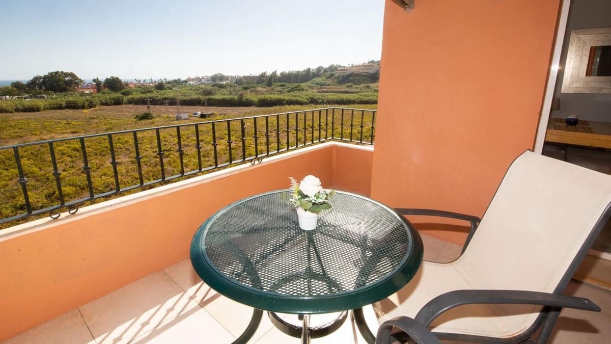 2 soveværelse Lejlighed til salg i La Duquesa / Puerto de la Duquesa med swimmingpool garage - € 229.000 (Ref: 9311152)