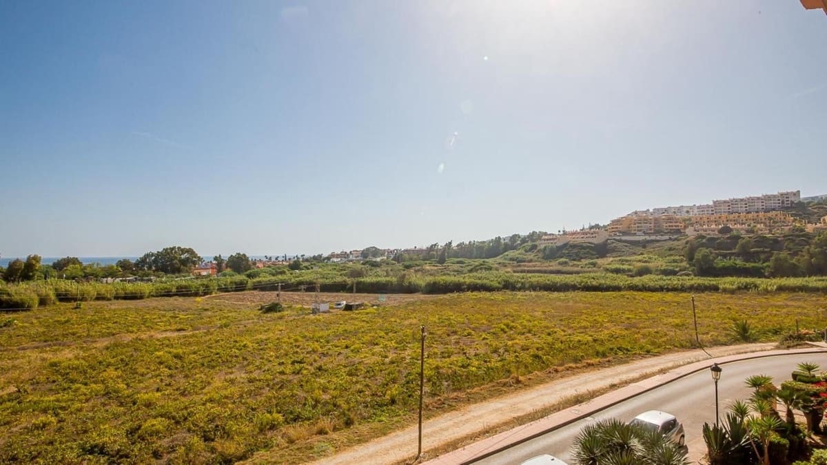 2 soveværelse Lejlighed til salg i La Duquesa / Puerto de la Duquesa med swimmingpool garage - € 229.000 (Ref: 9311152)