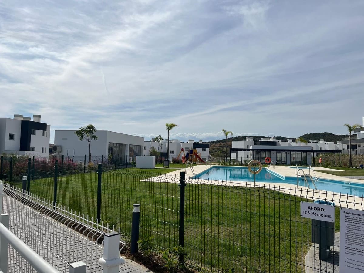 3 soveværelse Penthouse til salg i Estepona med swimmingpool garage - € 550.000 (Ref: 9311409)