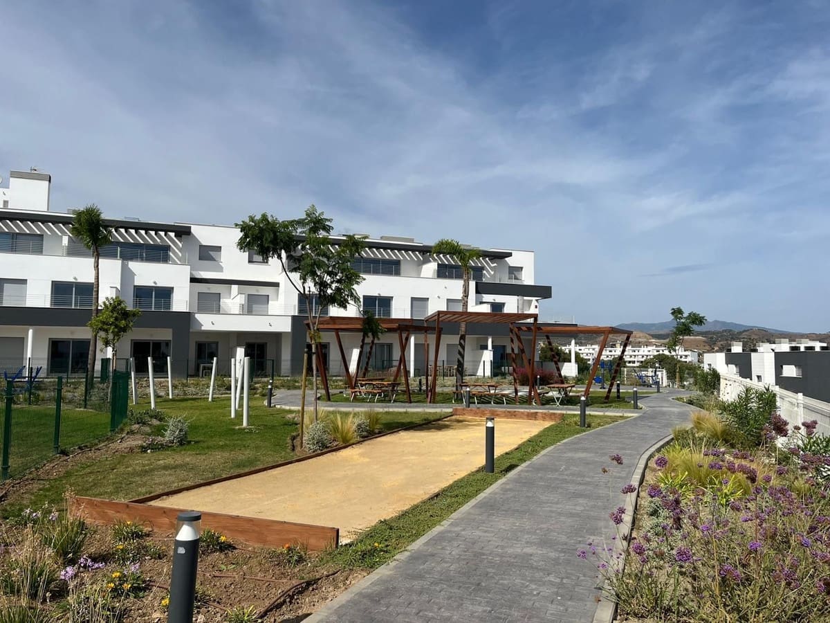 3 soveværelse Penthouse til salg i Estepona med swimmingpool garage - € 550.000 (Ref: 9311409)