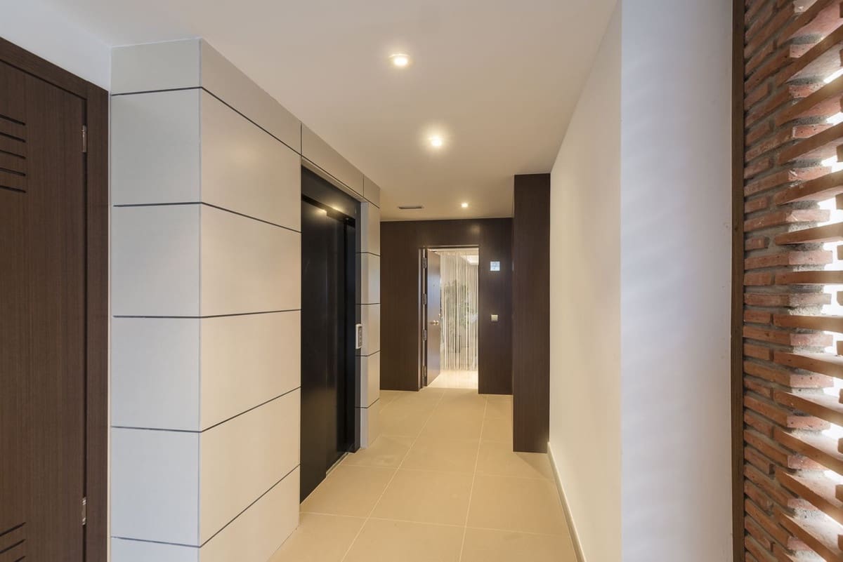 2 bedroom Apartment for sale in Los Arqueros with pool garage - € 615,000 (Ref: 9311412)