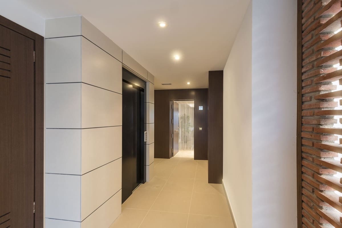 2 slaapkamer Appartement te koop in Los Arqueros met zwembad garage - € 515.000 (Ref: 9311412)