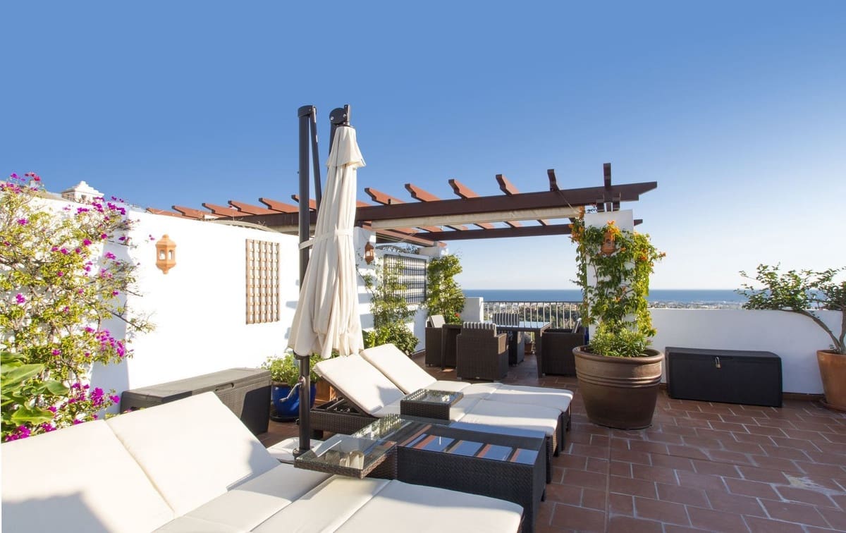 2 soverom Leilighet til salgs i Los Arqueros med svømmebasseng garasje - € 475 000 (Ref: 9311413)