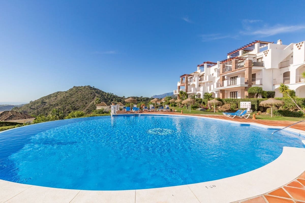 2 soverom Leilighet til salgs i Los Arqueros med svømmebasseng garasje - € 475 000 (Ref: 9311413)