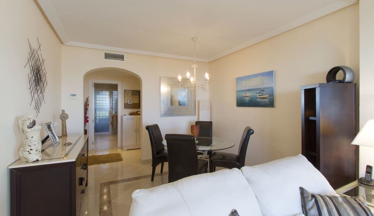 2 soverom Leilighet til salgs i Los Arqueros med svømmebasseng garasje - € 475 000 (Ref: 9311413)