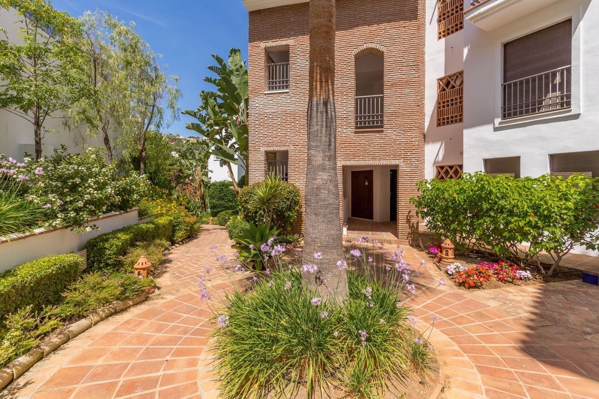 2 soverom Penthouse til salgs i Los Arqueros med svømmebasseng garasje - € 420 000 (Ref: 9326949)