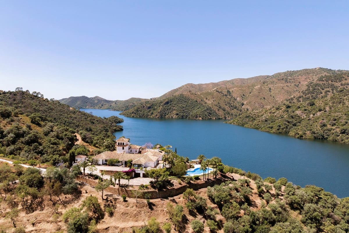 6 sypialnia Willa na sprzedaż w Istan z basenem garażem - 4 995 000 € (Ref: 9328677)