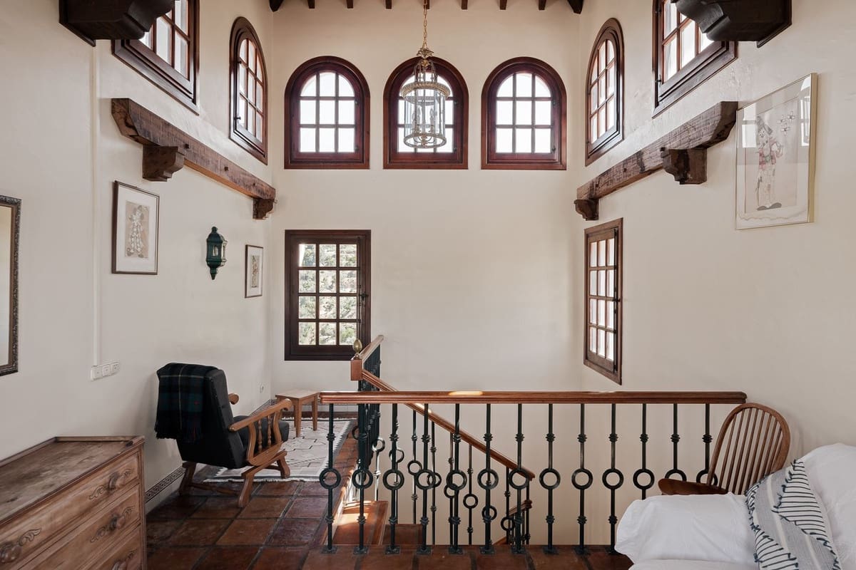 6 sypialnia Willa na sprzedaż w Istan z basenem garażem - 4 995 000 € (Ref: 9328677)