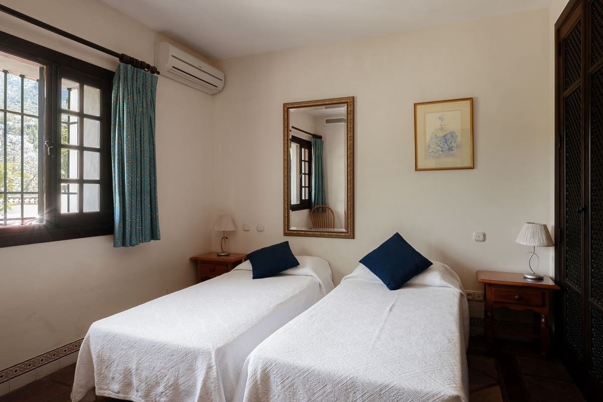 6 sypialnia Willa na sprzedaż w Istan z basenem garażem - 4 995 000 € (Ref: 9328677)