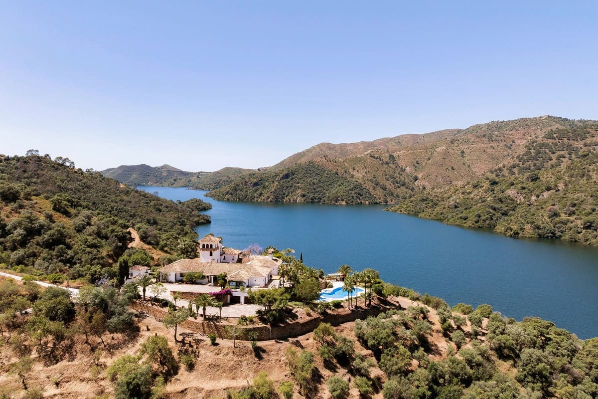 6 bedroom Villa for sale in Istan with pool garage - € 4,995,000 (Ref: 9328677)