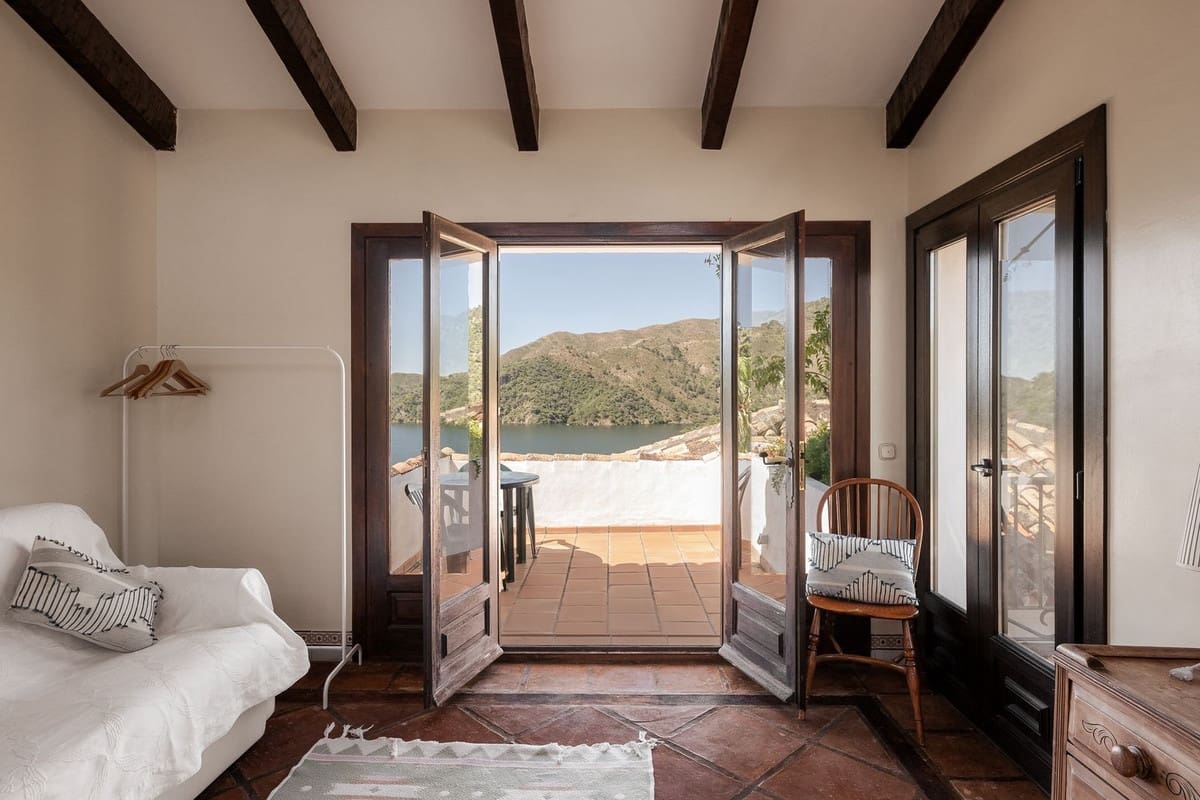 6 bedroom Villa for sale in Istan with pool garage - € 4,995,000 (Ref: 9328677)