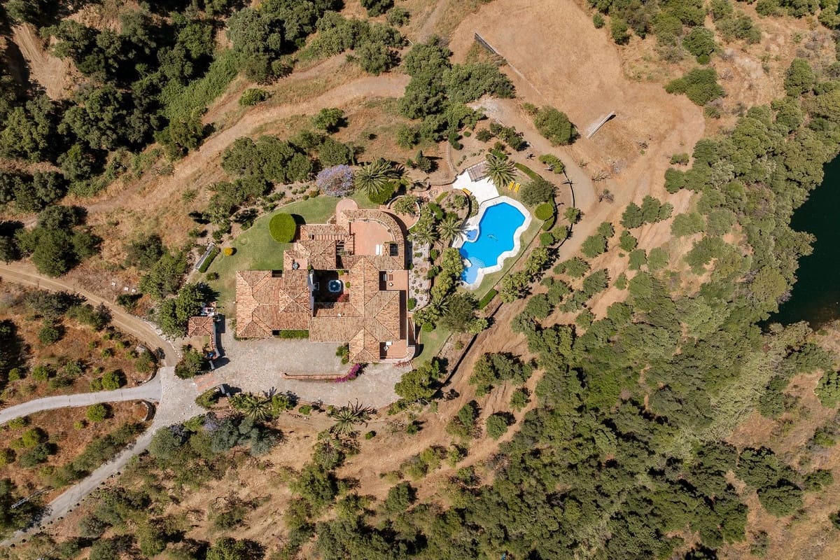 6 bedroom Villa for sale in Istan with pool garage - € 4,995,000 (Ref: 9328677)