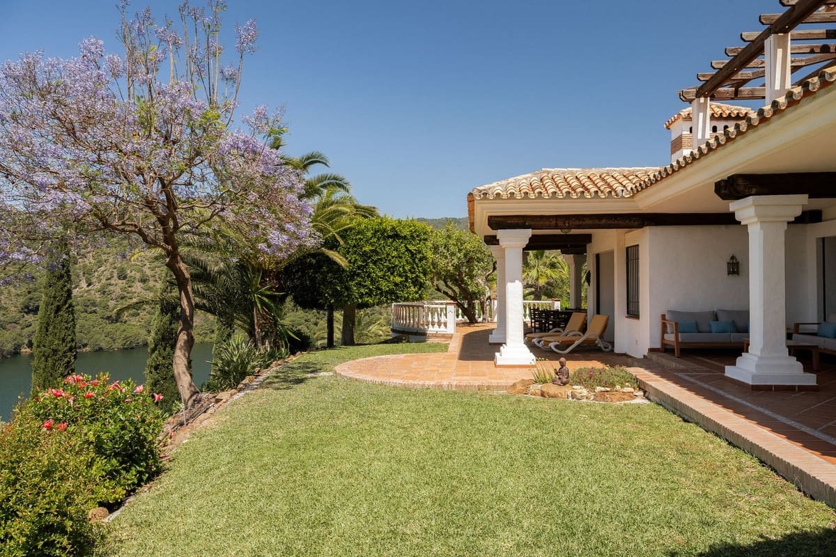 6 bedroom Villa for sale in Istan with pool garage - € 4,995,000 (Ref: 9328677)