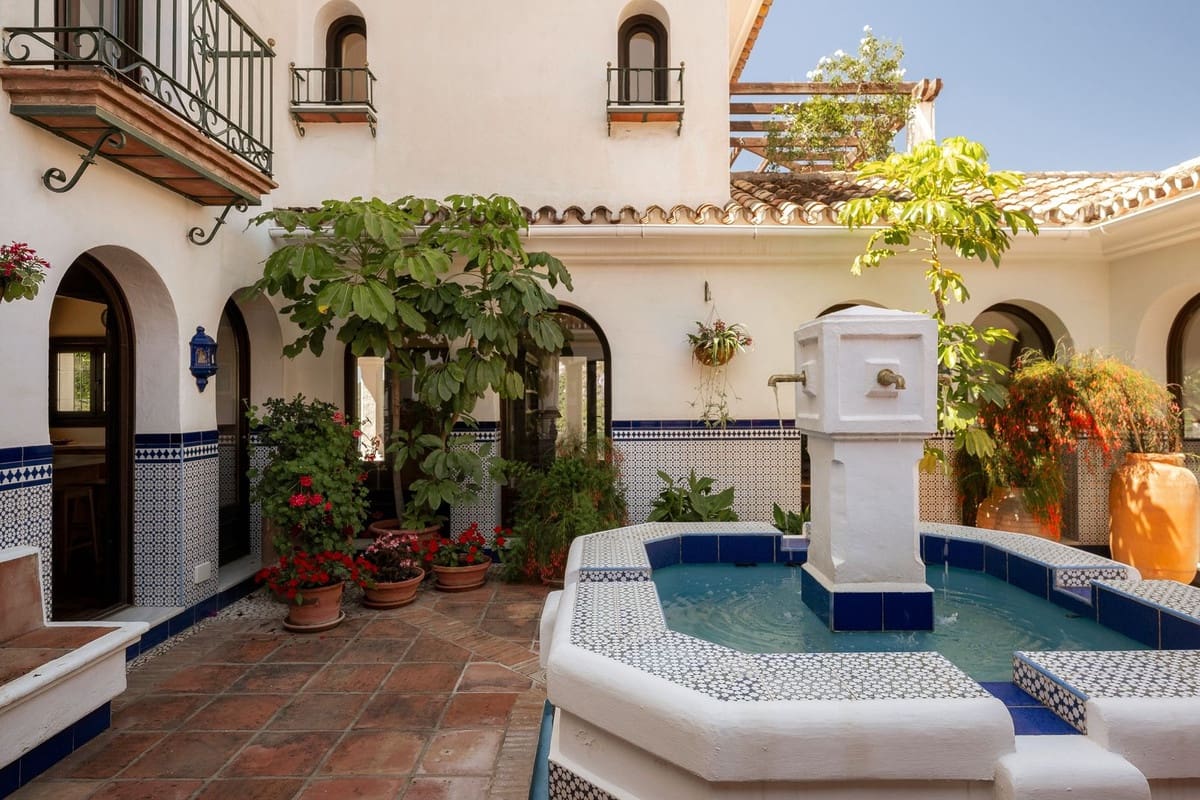 6 bedroom Villa for sale in Istan with pool garage - € 4,995,000 (Ref: 9328677)