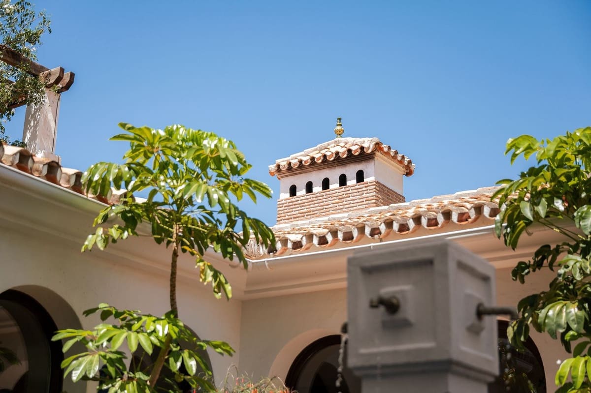 6 bedroom Villa for sale in Istan with pool garage - € 4,995,000 (Ref: 9328677)