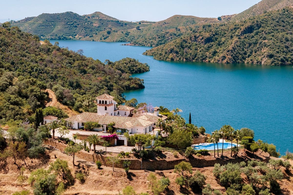 6 bedroom Villa for sale in Istan with pool garage - € 4,995,000 (Ref: 9328677)