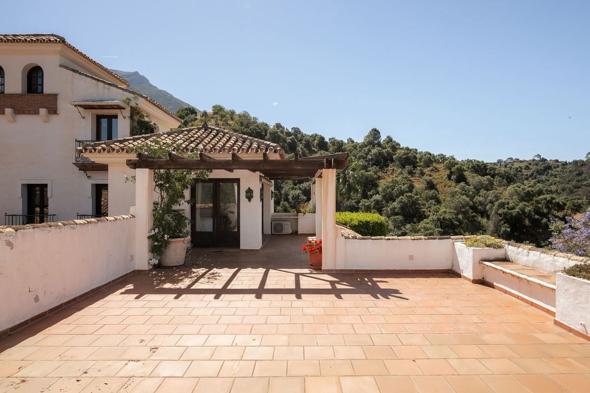 6 bedroom Villa for sale in Istan with pool garage - € 4,995,000 (Ref: 9328677)