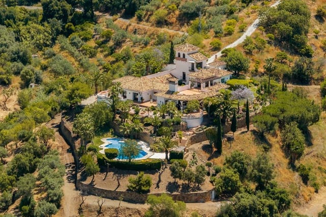 Chalet de 6 habitaciones en Istán en venta con piscina garaje - 4.995.000 € (Ref: 9328677)