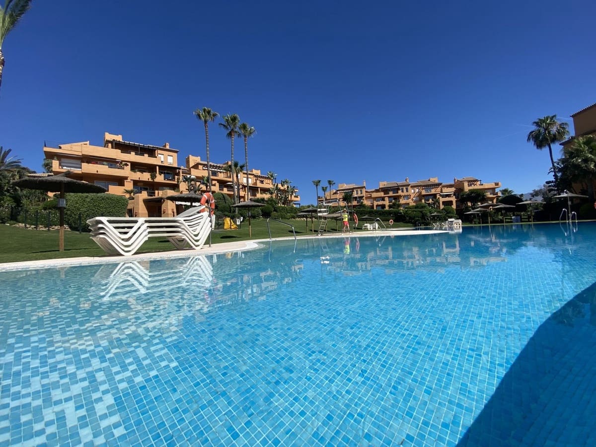 3 sypialnia Apartament na sprzedaż w La Duquesa / Puerto de la Duquesa z basenem garażem - 540 000 € (Ref: 9328679)