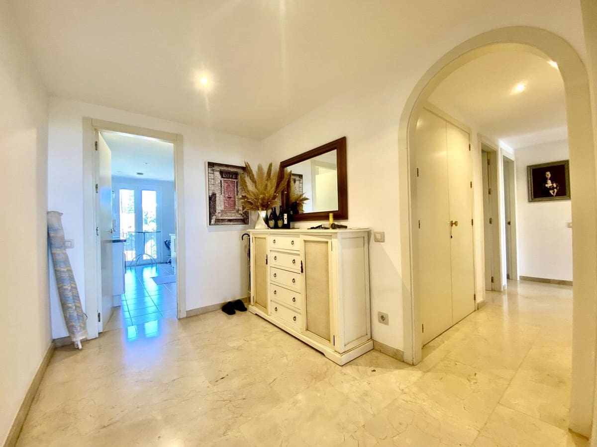 3 soveværelse Lejlighed til salg i La Duquesa / Puerto de la Duquesa med swimmingpool garage - € 540.000 (Ref: 9328679)