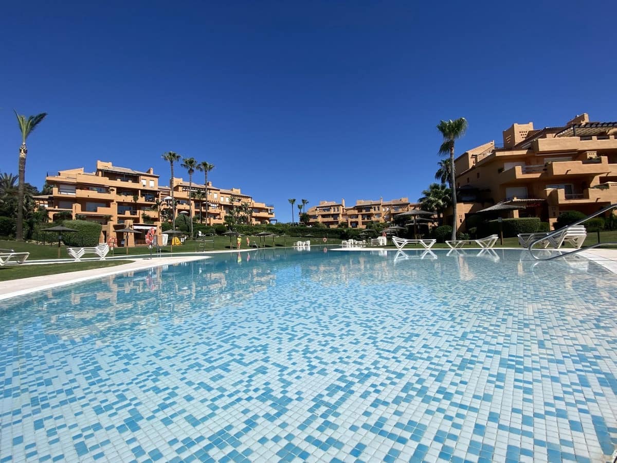 3 soveværelse Lejlighed til salg i La Duquesa / Puerto de la Duquesa med swimmingpool garage - € 540.000 (Ref: 9328679)