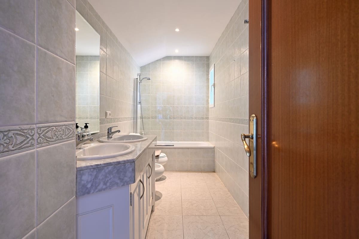 4 camera da letto Casa in vendita in Calahonda con piscina garage - 739.000 € (Rif: 9328682)