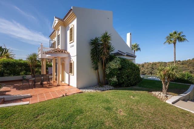 4 makuuhuone Omakotitalo myytävänä paikassa Calahonda, Mijas mukana uima-altaan 
autotalli - 739 000 € (Ref: 9328682)