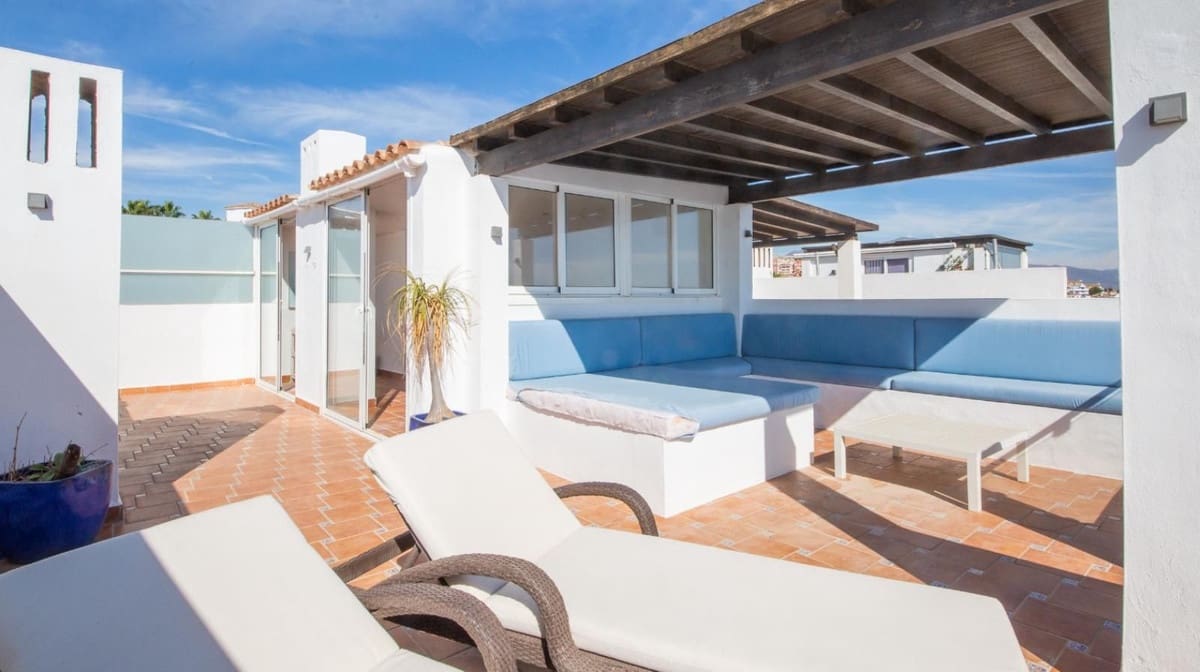 2 slaapkamer Appartement te koop in La Duquesa / Puerto de la Duquesa met zwembad garage - € 315.000 (Ref: 9332690)