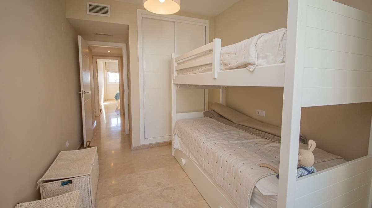 2 slaapkamer Appartement te koop in La Duquesa / Puerto de la Duquesa met zwembad garage - € 315.000 (Ref: 9332690)