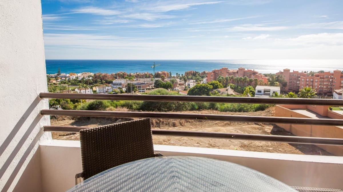 2 slaapkamer Appartement te koop in La Duquesa / Puerto de la Duquesa met zwembad garage - € 315.000 (Ref: 9332690)