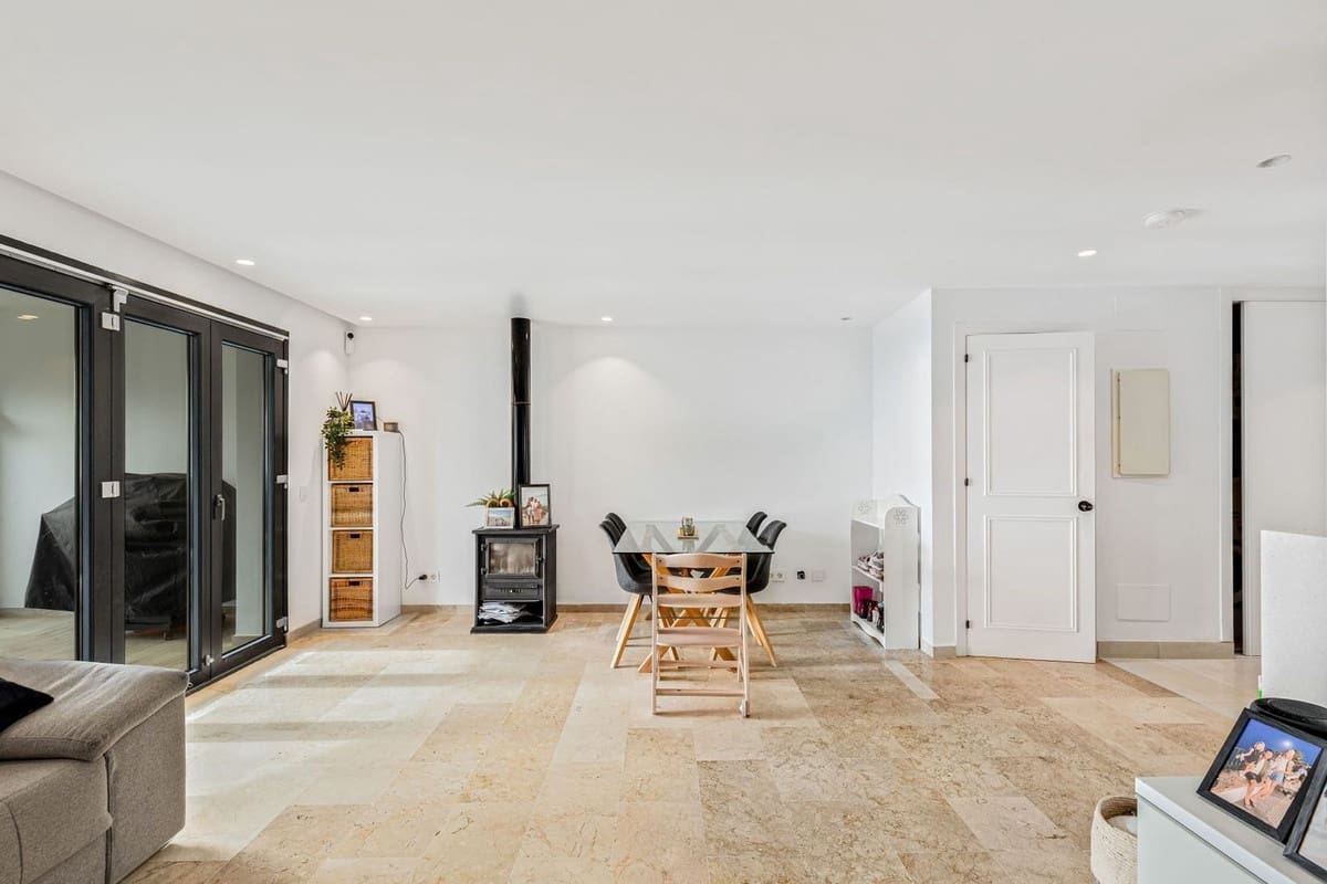 3 sypialnia Dom na sprzedaż w La Duquesa / Puerto de la Duquesa z basenem - 395 000 € (Ref: 9332691)